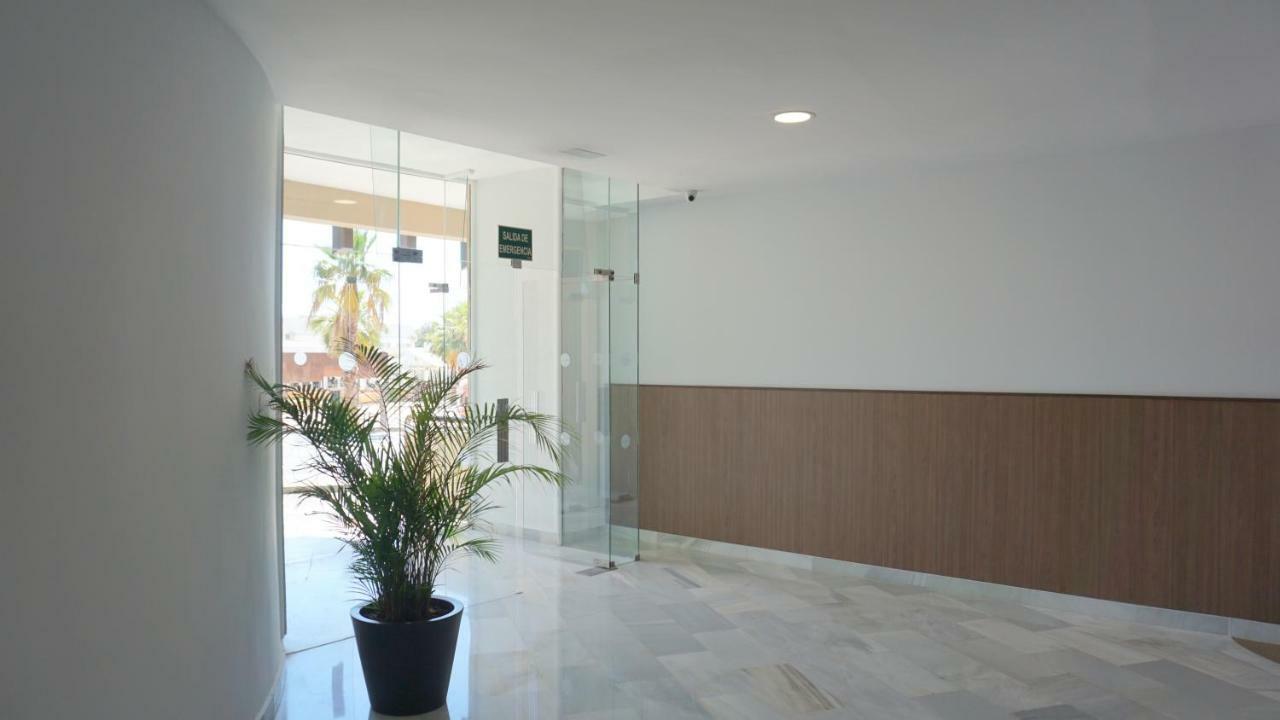 Beachfront Apartment In Fuengirola With Sea Views Экстерьер фото