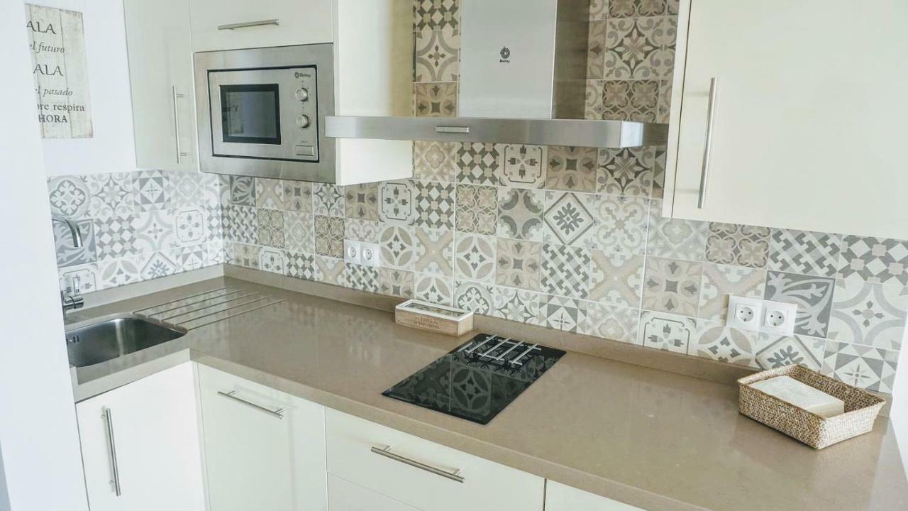 Beachfront Apartment In Fuengirola With Sea Views Экстерьер фото